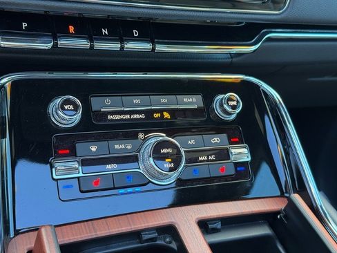 Used 2024 Lincoln Navigator Reserve image 30