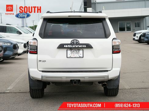 Used 2018 Toyota 4Runner TRD Off-Road Premium AWD/4WD image 6
