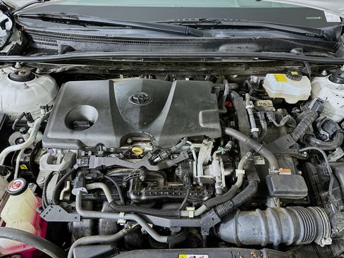 Used 2018 Toyota Camry XLE image 33