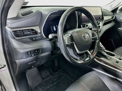 Used 2023 Toyota Highlander Limited AWD/4WD image 11