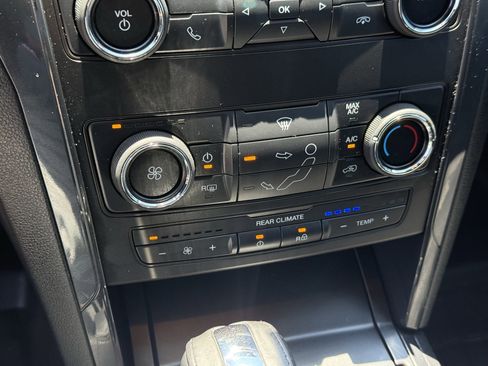 Used 2018 Ford Explorer XLT image 22