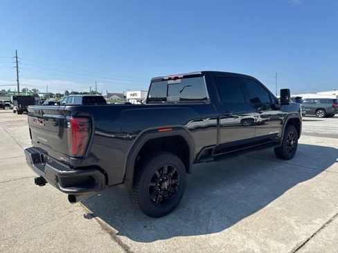Used 2024 GMC Sierra 2500 AT4 w/ AT4 Premium Plus Package AWD/4WD image 5