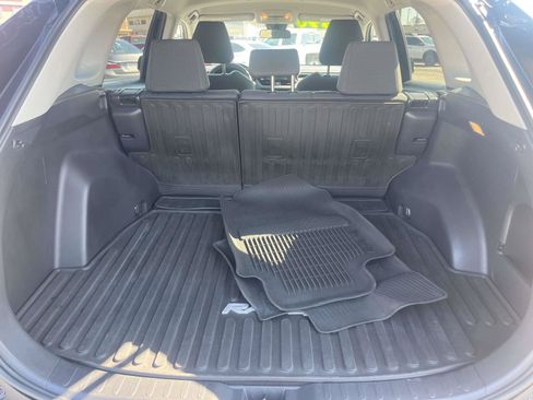Used 2021 Toyota RAV4 LE FWD image 9