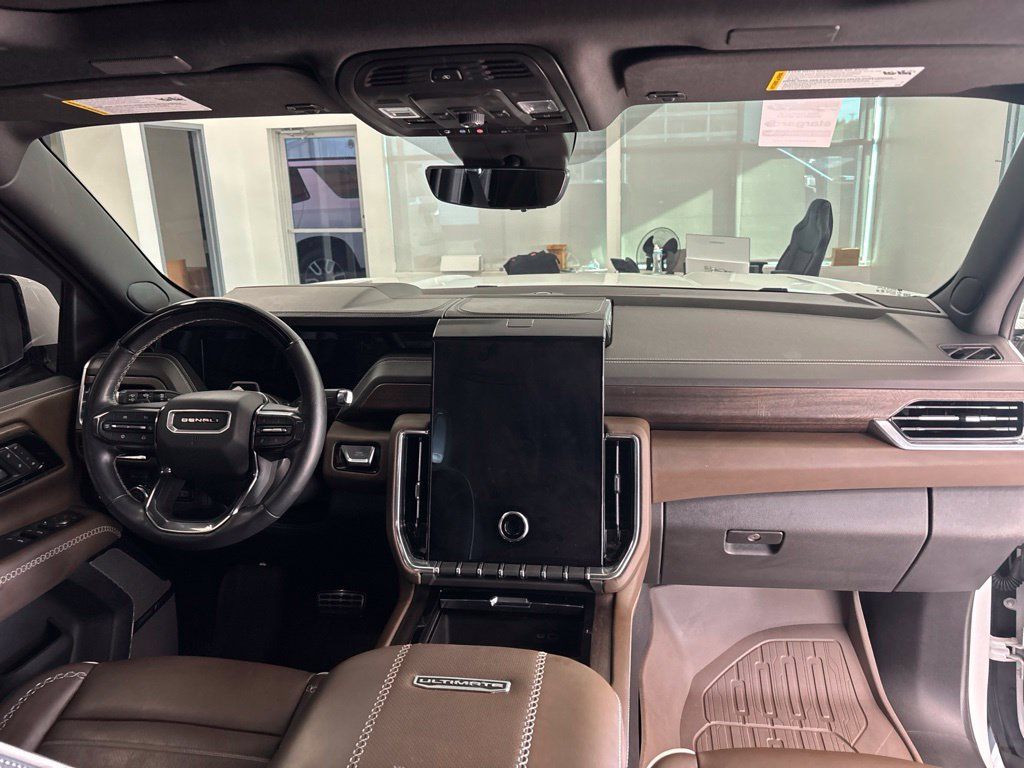 Used 2025 GMC Yukon Denali Ultimate w/ LPO, Floor Liner Package AWD/4WD image 17