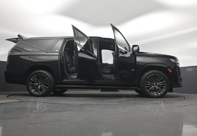 Used 2024 Cadillac Escalade ESV V w/ Heavy-Duty Trailer Package AWD/4WD image 7