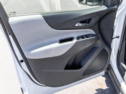 Used 2023 Chevrolet Equinox LS w/ LS Convenience Package FWD image 9