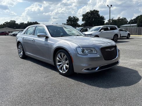 Used 2018 Chrysler 300 Limited w/ Safetytec Plus Group image 7