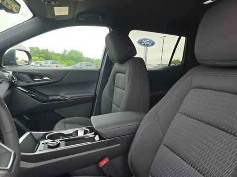 New 2026 Chevrolet Equinox LT w/ Safety and Technology Package FWD image 19