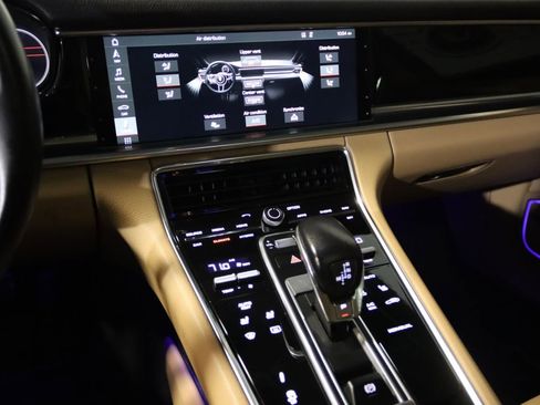 Used 2018 Porsche Panamera 4 image 56