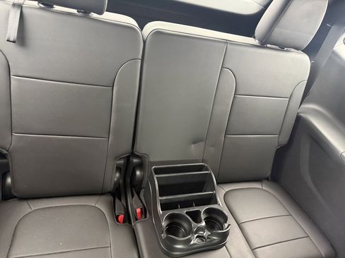 Used 2023 Chevrolet Traverse LT image 18