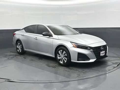 Used 2024 Nissan Altima 2.5 S FWD image 1