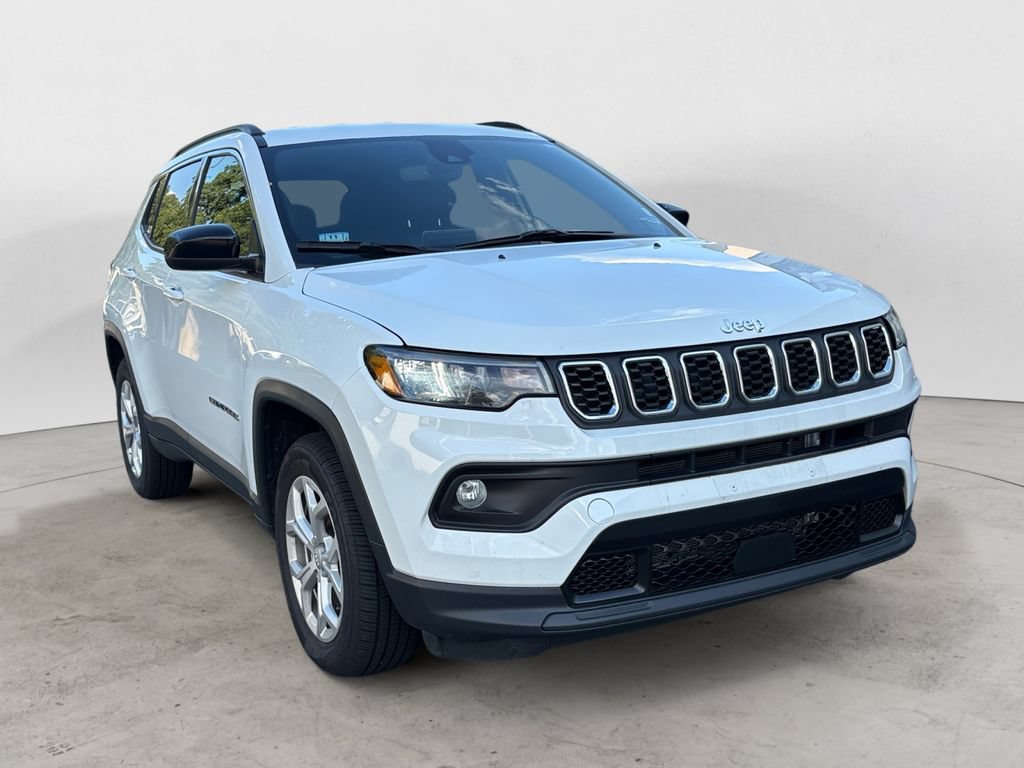 Used 2024 Jeep Compass Latitude AWD/4WD image 1