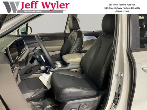 New 2026 Kia Carnival EX FWD image 16