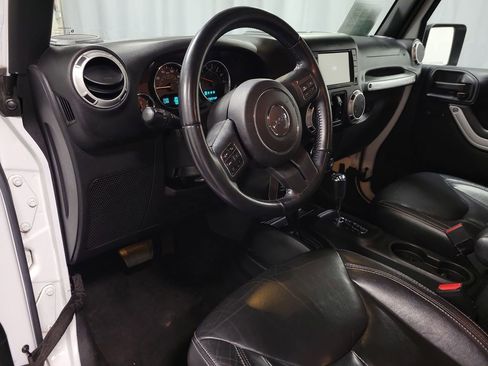 Used 2017 Jeep Wrangler Unlimited Sahara w/ Connectivity Group AWD/4WD image 14