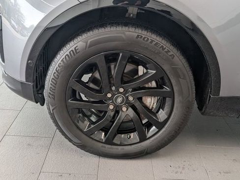 Used 2020 Land Rover Discovery Landmark image 4