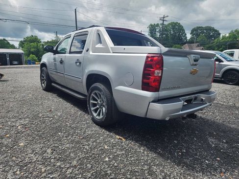 Used 2013 Chevrolet Avalanche LTZ AWD/4WD image 5