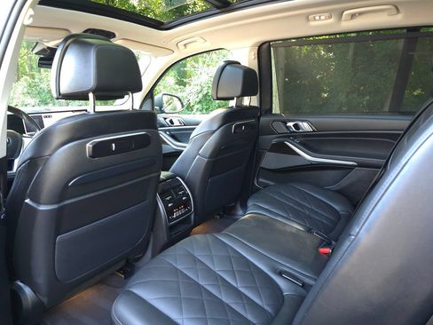 Used 2025 BMW X7 xDrive40i w/ Premium Package AWD/4WD image 14