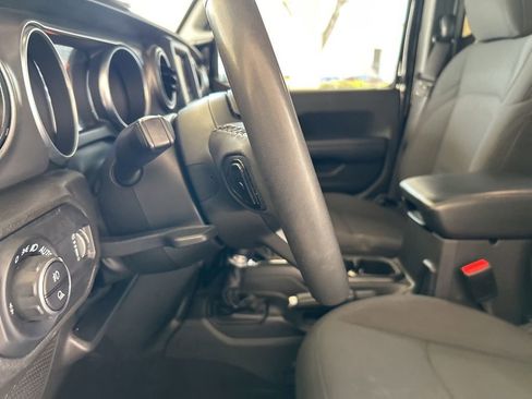 Used 2023 Jeep Gladiator Sport image 39