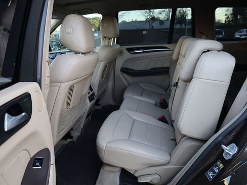 Used 2015 Mercedes-Benz GL 450 4MATIC w/ Driver Assistance Package image 12