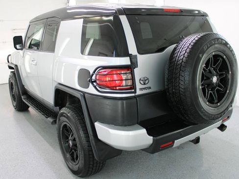 Used 2008 Toyota FJ Cruiser 2WD image 8