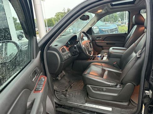 Used 2012 Chevrolet Avalanche LTZ AWD/4WD image 4