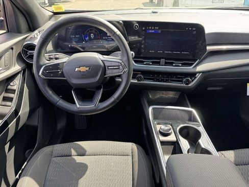 Used 2026 Chevrolet Equinox LT AWD/4WD image 16