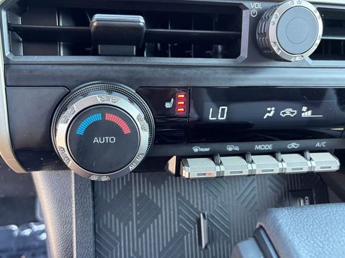 Certified 2025 Toyota Tacoma TRD Off-Road AWD/4WD image 27