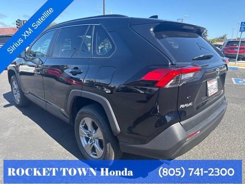 Used 2025 Toyota RAV4 XLE AWD/4WD image 2