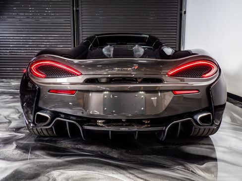 Used 2018 McLaren 570S Spider image 14