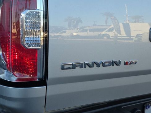 Used 2019 GMC Canyon SLT image 32
