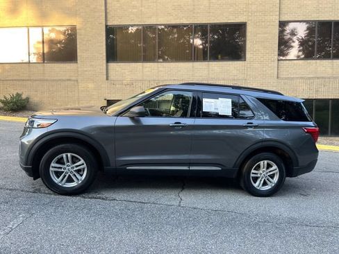 Used 2022 Ford Explorer XLT w/ Equipment Group 202A AWD/4WD image 5