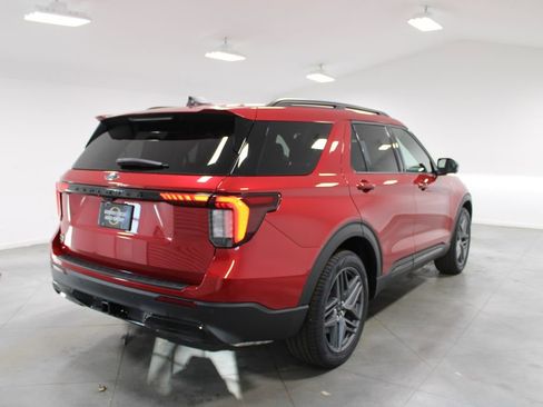 New 2026 Ford Explorer ST-Line w/ ST-Line Street Pack image 8
