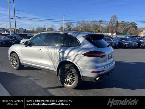 Used 2018 Porsche Cayenne Platinum Edition image 1
