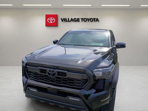 Certified 2025 Toyota Tacoma TRD Off-Road AWD/4WD image 9