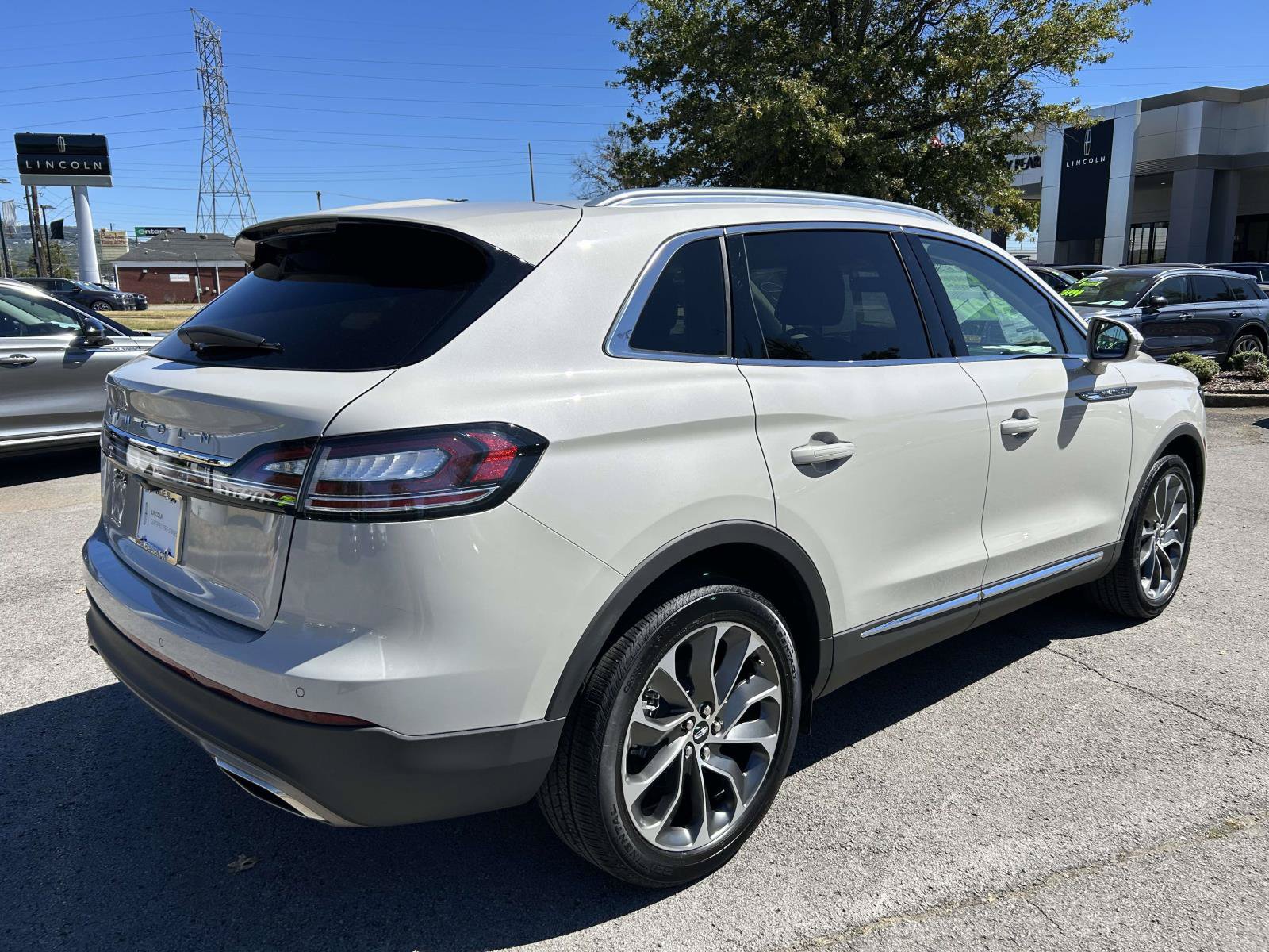 Certified 2023 Lincoln Nautilus Reserve FWD image 3