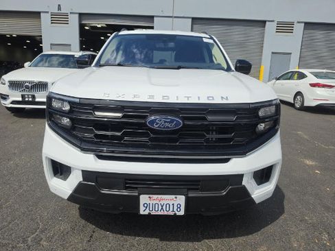 Used 2025 Ford Expedition Active RWD image 2