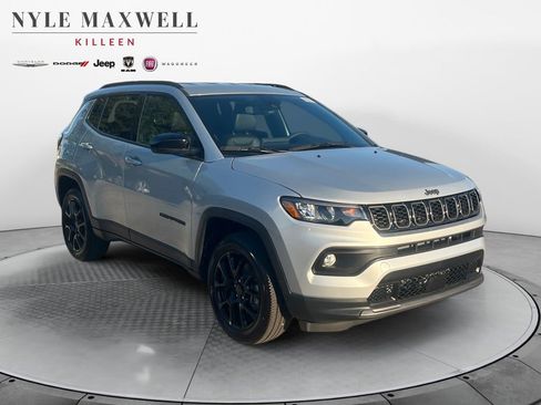 New 2026 Jeep Compass Latitude image 2