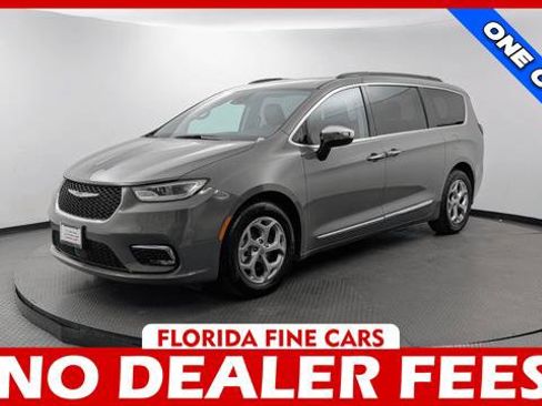 Used 2023 Chrysler Pacifica Limited FWD image 1