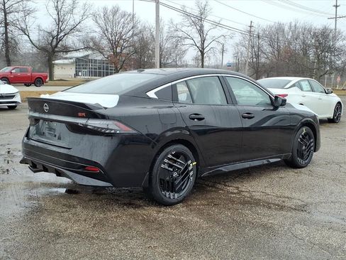 New 2026 Nissan Sentra SR w/ Floor Mat Package FWD image 3