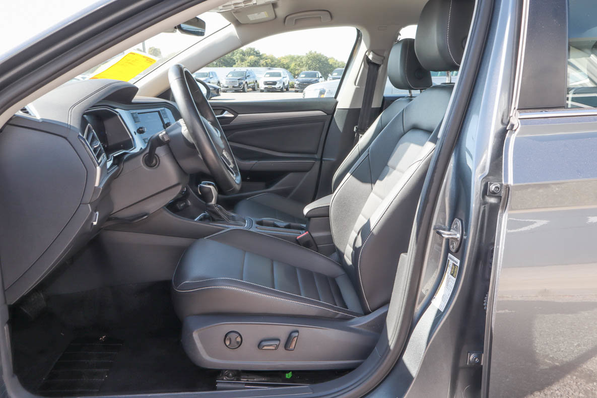 Used 2024 Volkswagen Jetta SE FWD image 7