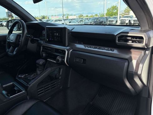 Used 2024 Toyota Tacoma SR5 AWD/4WD image 18