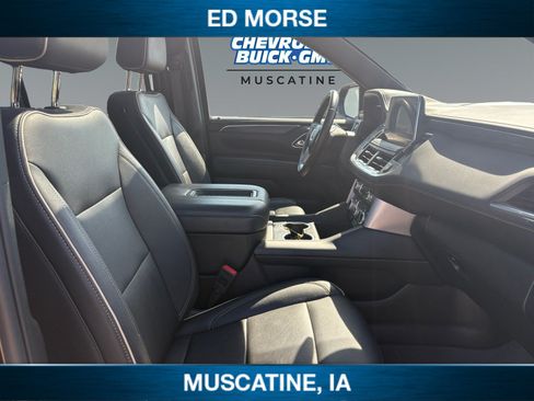 Certified 2024 GMC Yukon XL SLT w/ SLT Premium Package AWD/4WD image 16