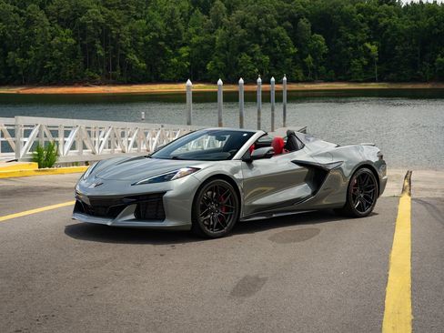 Used 2023 Chevrolet Corvette Z06 RWD image 14