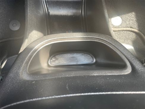 Used 2019 Chrysler Pacifica Touring-L Plus image 20