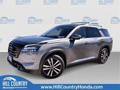 Used 2025 Nissan Pathfinder Platinum w/ Black Appearance Package