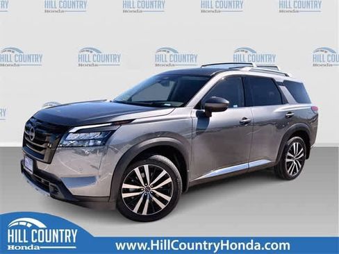 Used 2025 Nissan Pathfinder Platinum w/ Black Appearance Package image 1