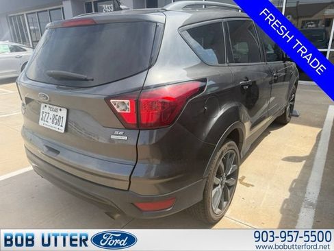 Used 2019 Ford Escape SE FWD image 3