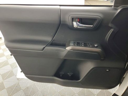 Used 2017 Toyota Tacoma SR image 26