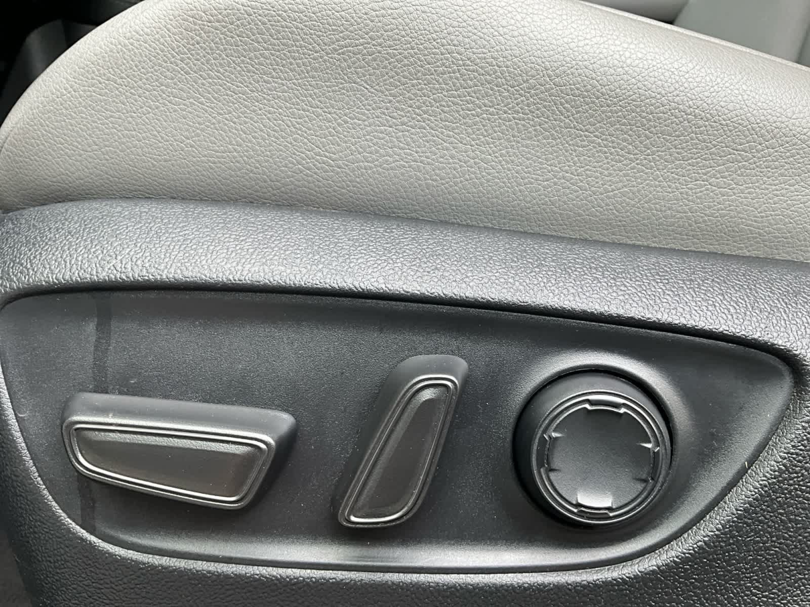 Used 2026 Toyota Sienna XLE FWD image 20