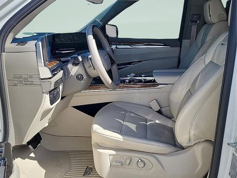 Used 2025 Cadillac Escalade Sport Platinum AWD/4WD image 16